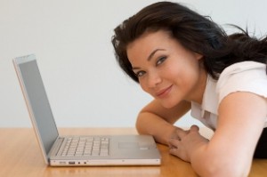 woman-leaning-towards-laptop-300x199 Каким должен быть "сетевой бизнес (MLM)"?