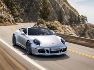99-300x225 Особенности спорткара Porsche 911 Carrera GTS  2015